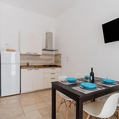 Elegante Zona Castello Apartman *