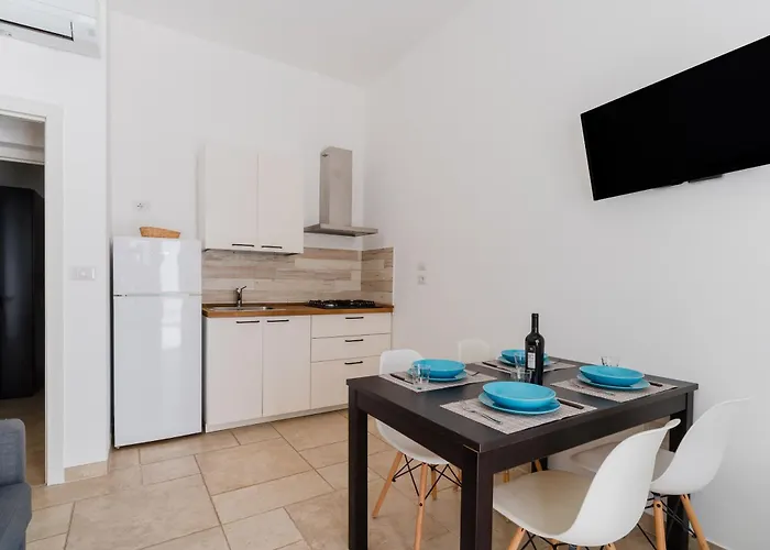 Elegante Nausica Al Castello Апартаменты *